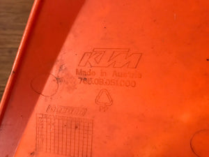 KTM 690 Enduro radiator spoiler side cover right 2009