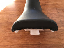 Husqvarna Svartpilen 250 401 front seat 2020-2023