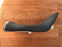 Husqvarna Svartpilen 250 401 front seat 2020-2023