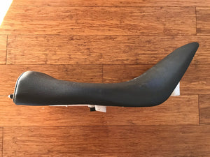 Husqvarna Svartpilen 250 401 front seat 2020-2023