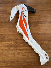 KTM 790 ADV R tank spoiler right 2019-2022